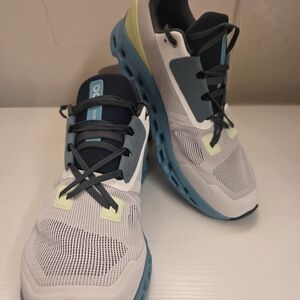Cloudstratus running shoes in the Frost/Niagara color. New! Never Used! No Box..